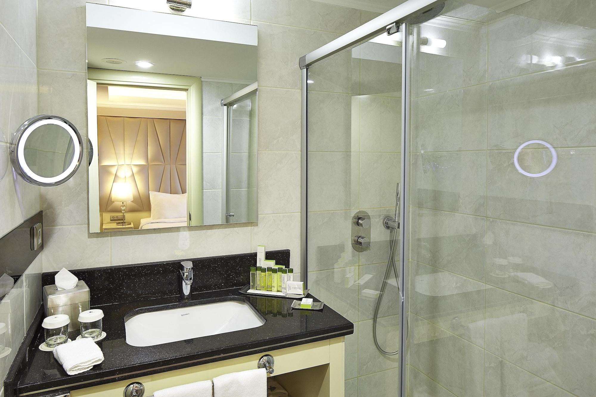 Doubletree By Hilton Elazig Hotel Bagian luar foto